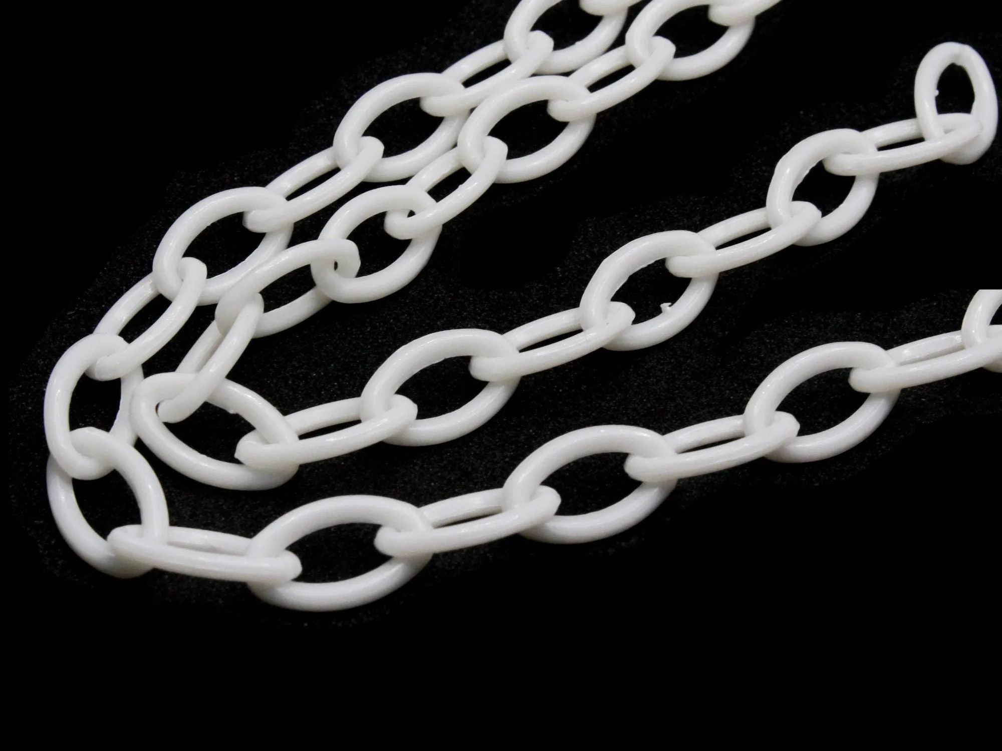 15.75 Inch White Plastic Oval Chain - 40cm chain - 13x8mm links