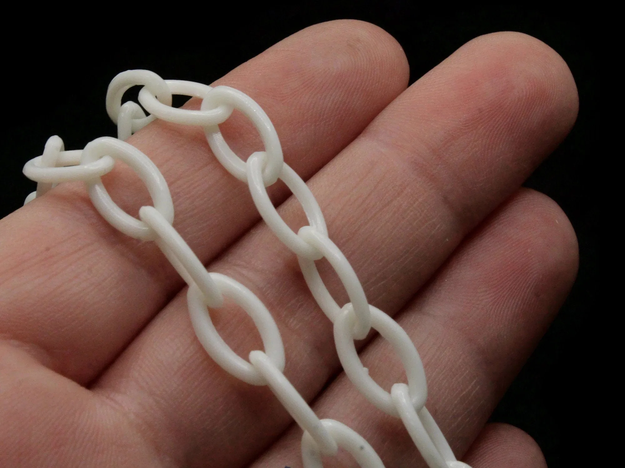 15.75 Inch White Plastic Oval Chain - 40cm chain - 13x8mm links