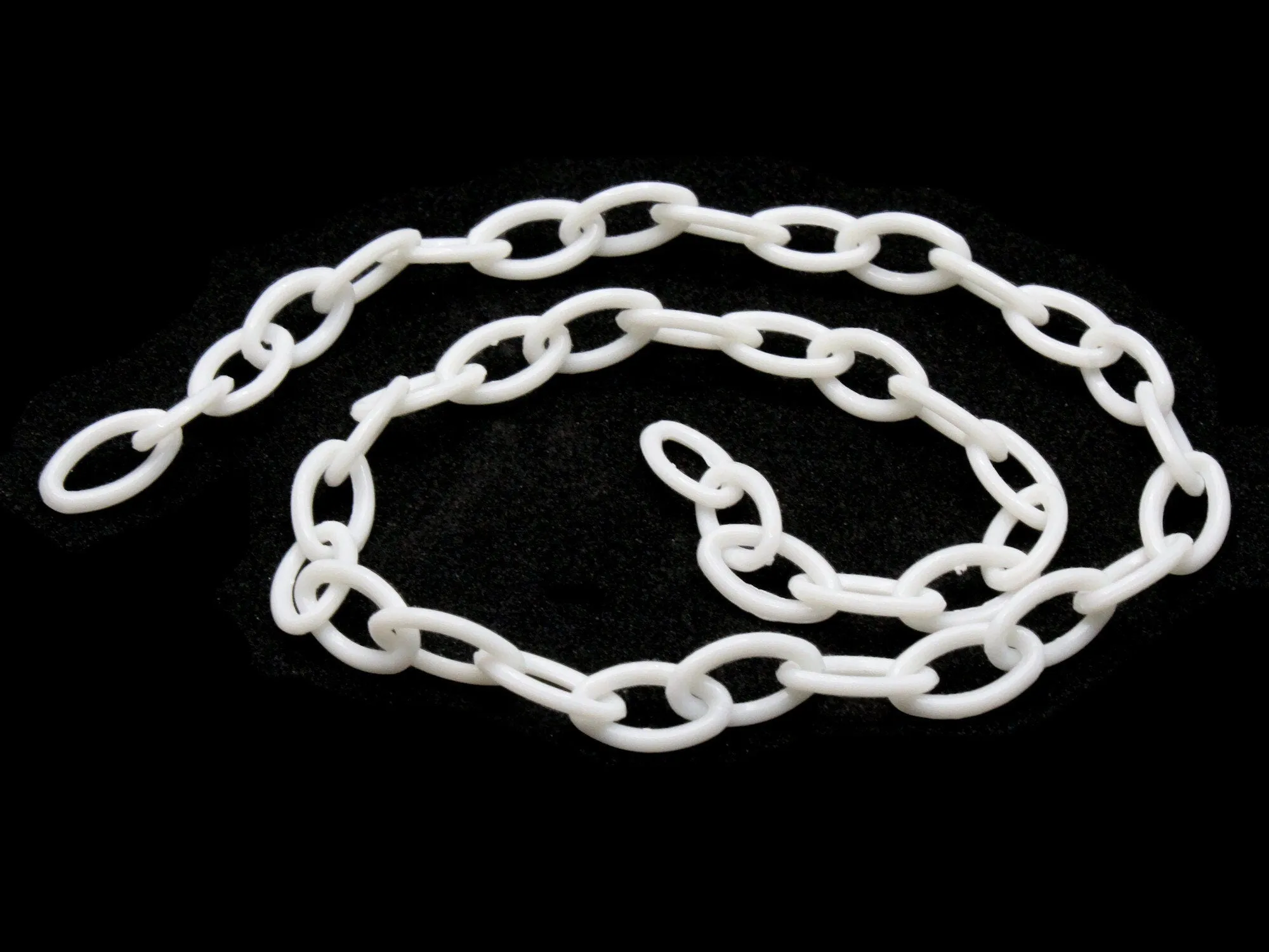 15.75 Inch White Plastic Oval Chain - 40cm chain - 13x8mm links