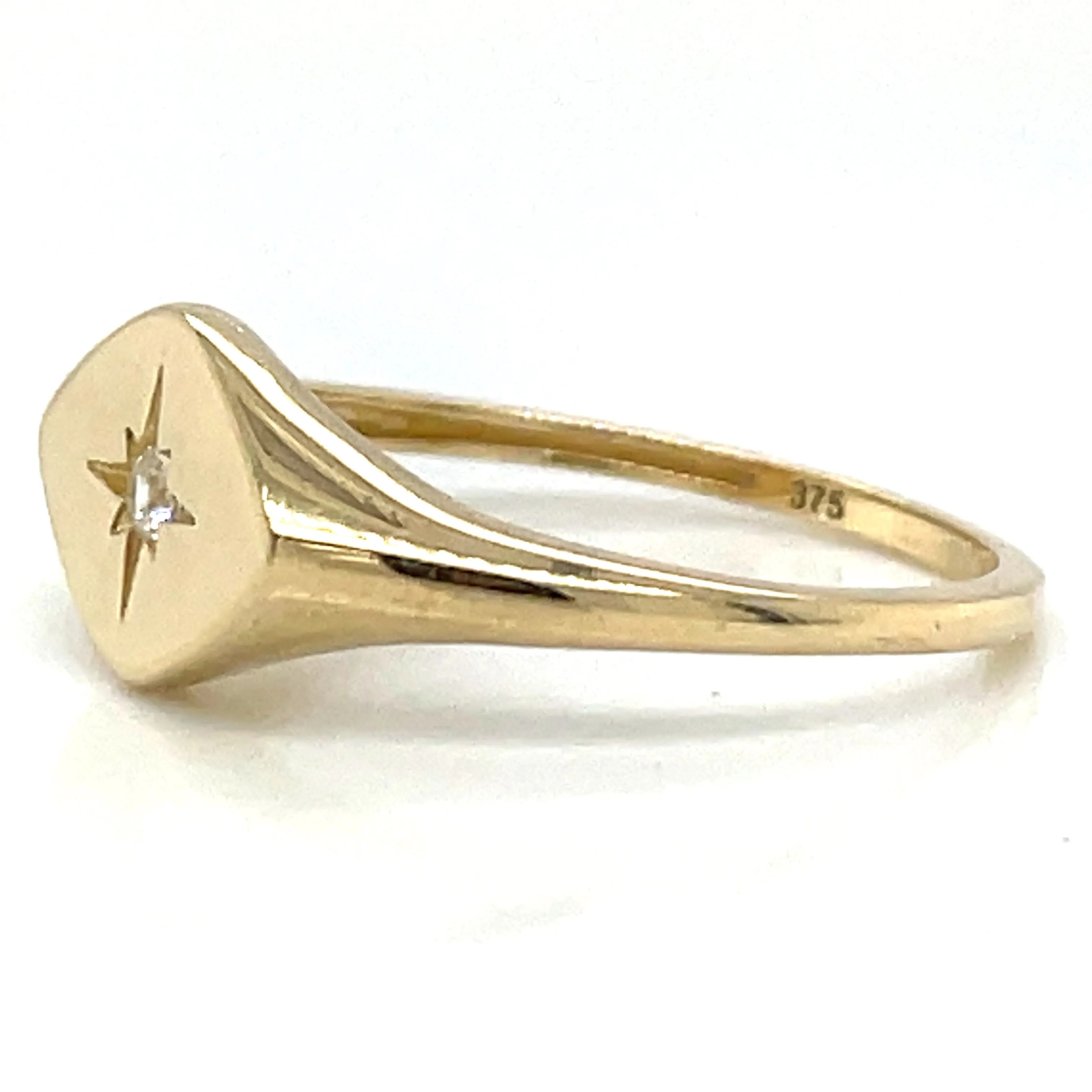 9ct Yellow Gold Star Cz Set Signet Ring