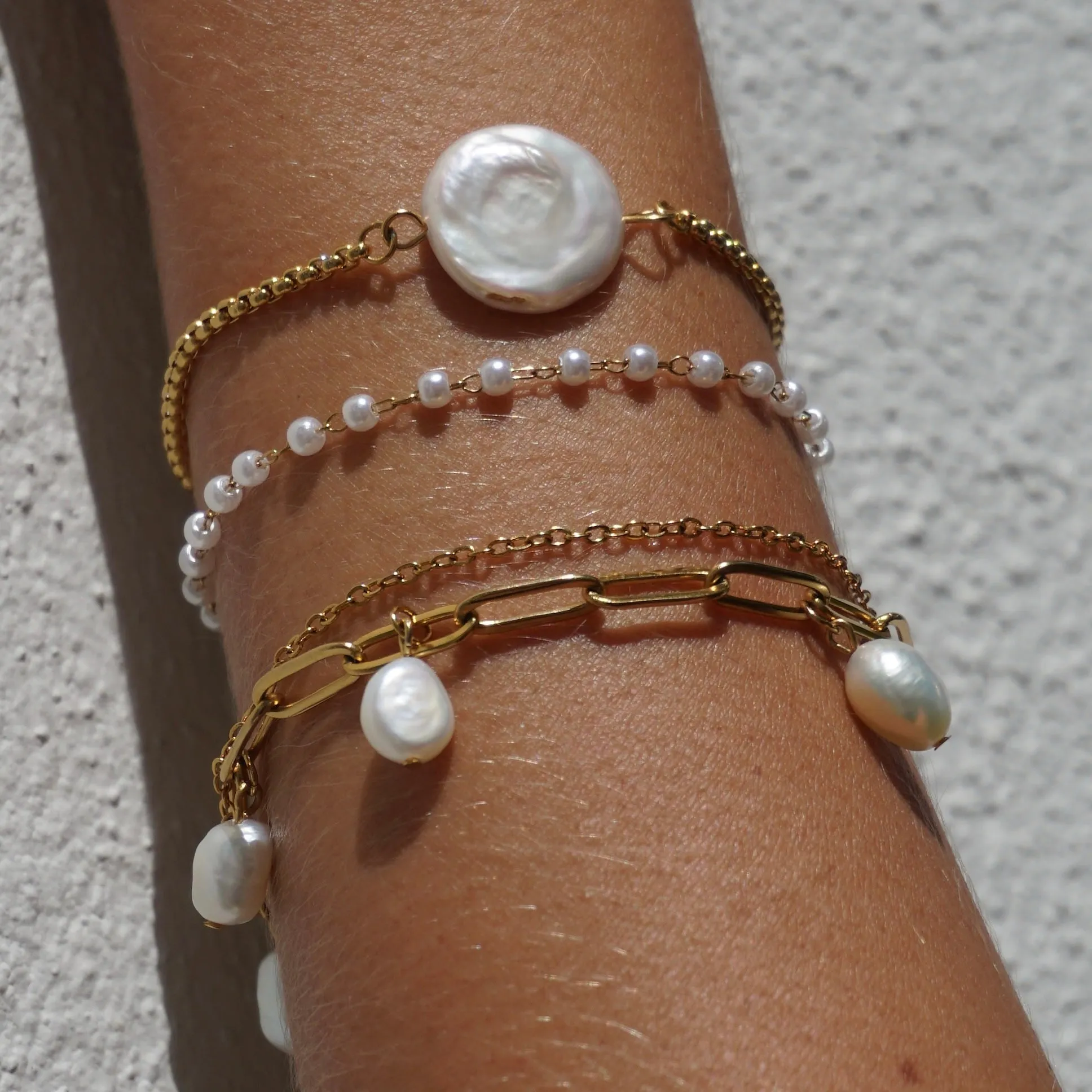 Ellie Vail - Sheena Dainty Pearl Bracelet