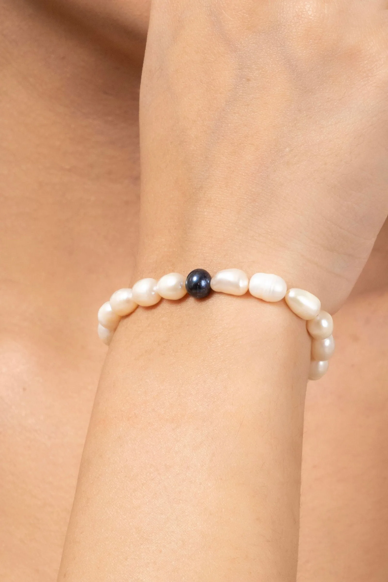 Handmade Freshwater Pearl Bracelet With Beige And Black Pearls - Elegant Sophistication For Any Outfit