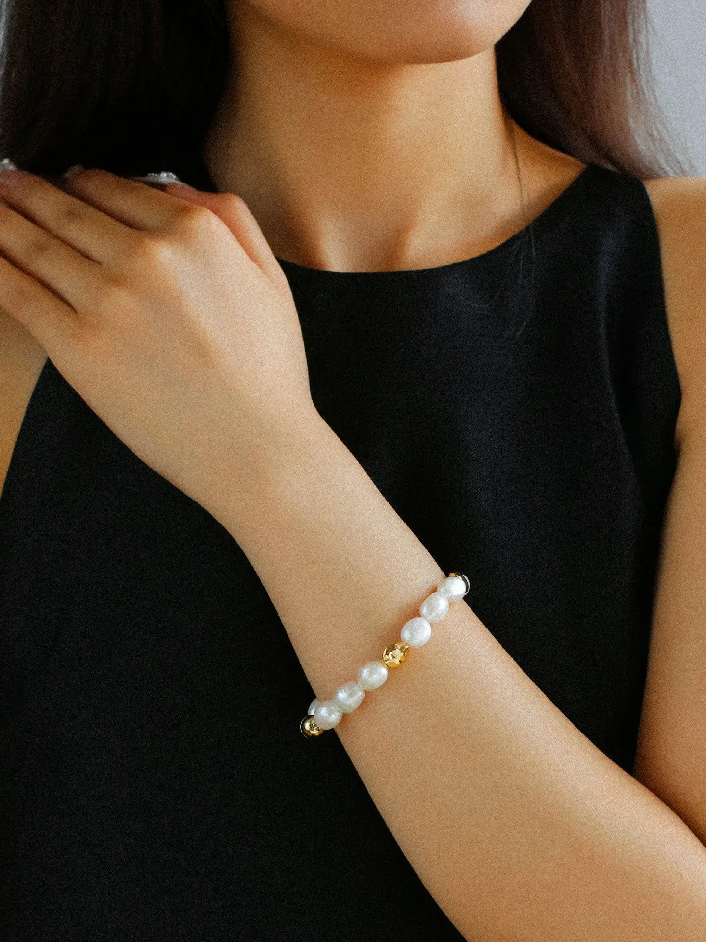 Irregular Metal and Pearl Magnetic Clasp Beaded Bracelet