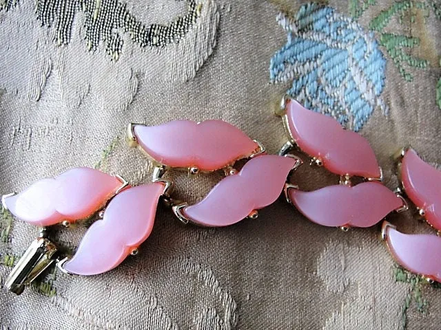 LOVELY 1950s PINK Thermoplastic Bracelet,Mid-Century, Gold Tone Metal, Vintage Statement Bracelet, Collectible 1950s Jewelry