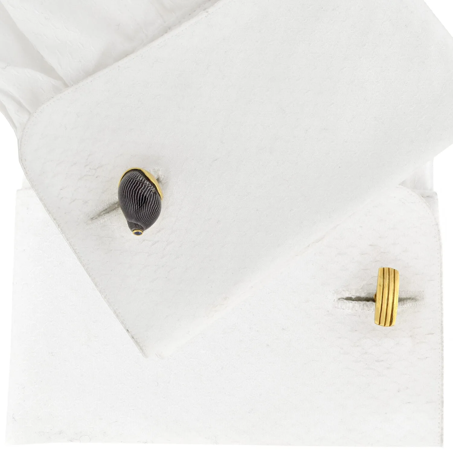 RENATO CIPULLO Estate 18kt Netrite Zebra Snail Shell   Sapphire Cufflinks