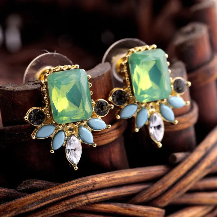 Unusual Flashing Emerald Opal Women Stud Earrings Fashion Jewelry